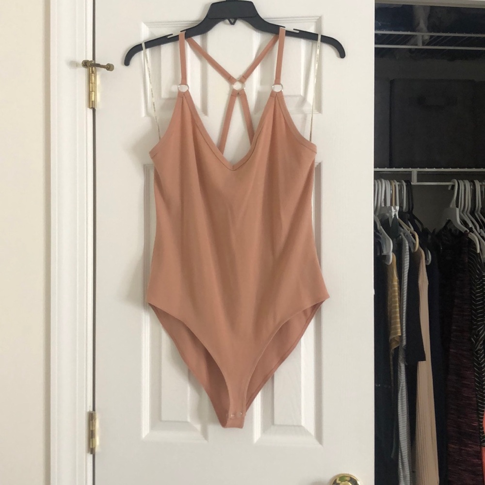 Salmón colored ribbed bodysuit